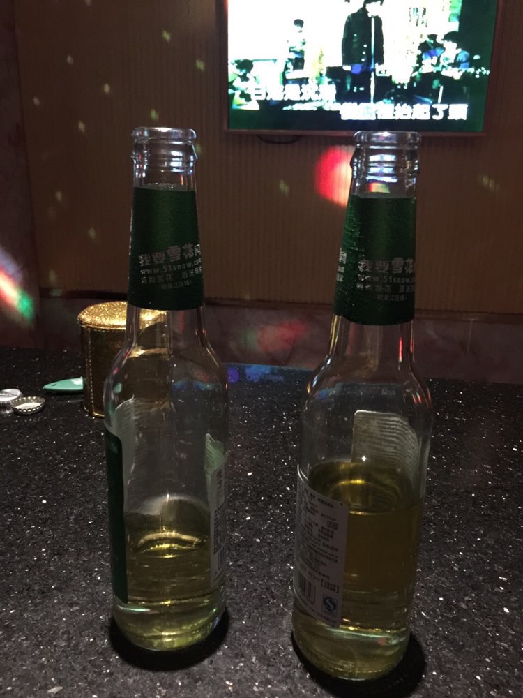 喝完啤酒的照片实拍图片